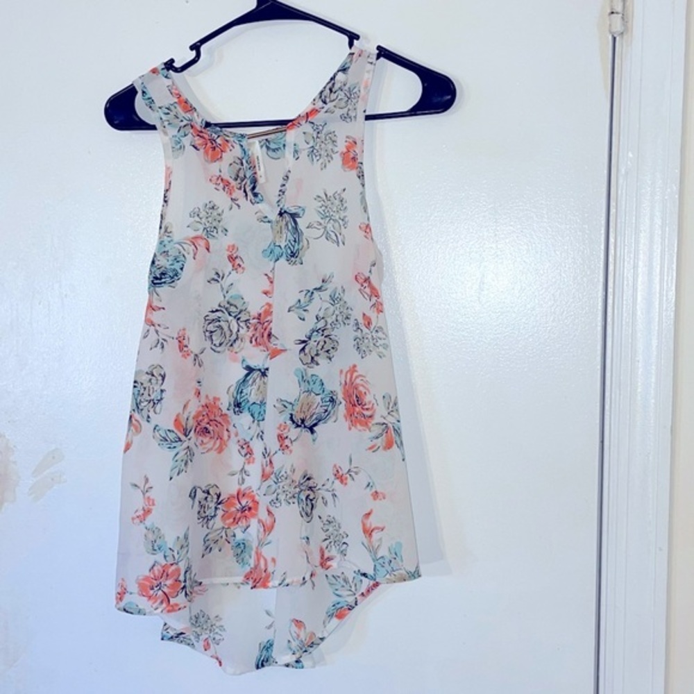 Bundle Alert π¨ 2 Floral Spring Top Size Small - Picture 3 of 15